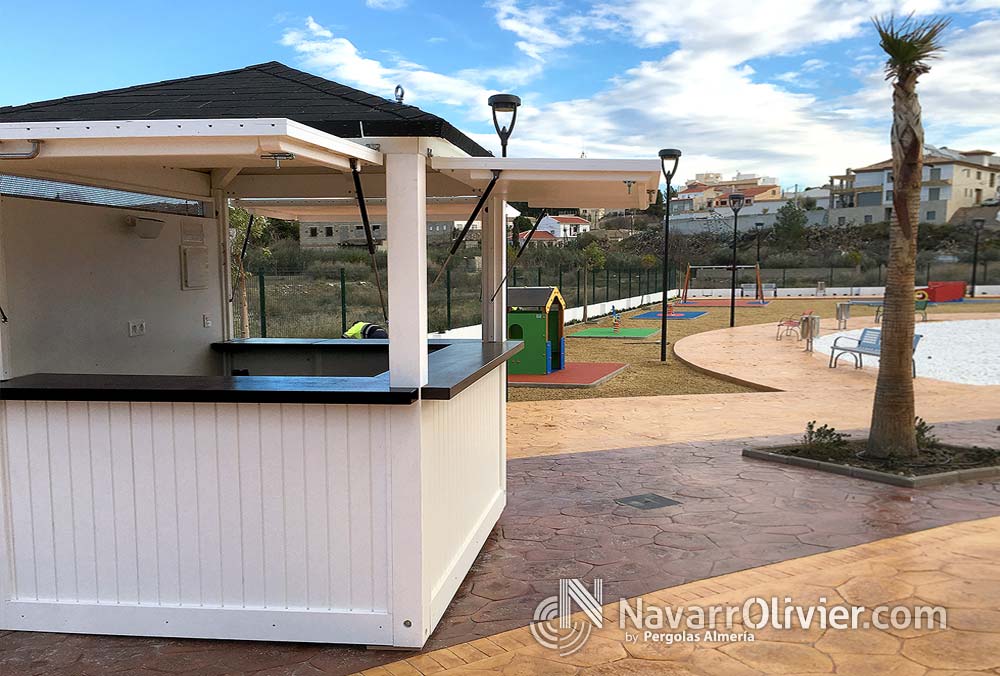 Kiosco de madera para parque infantil