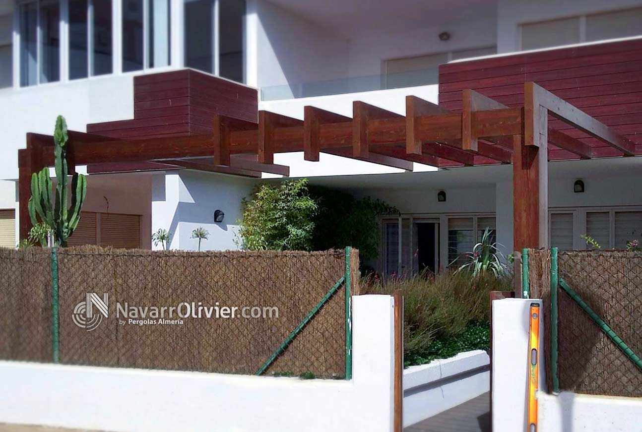 Pérgola de madera para duplex en Almeria