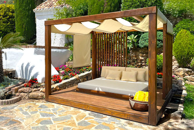 Pérgola de madera para piscina en Mojácar, Almería.	