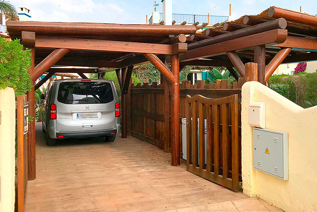 Pérgola de palo calibrado y madera para segunda vivienda 