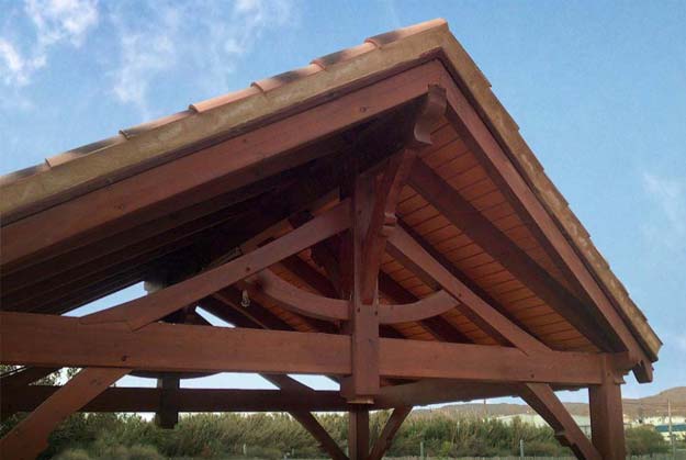 Fabricación y montaje de pergolas de madera