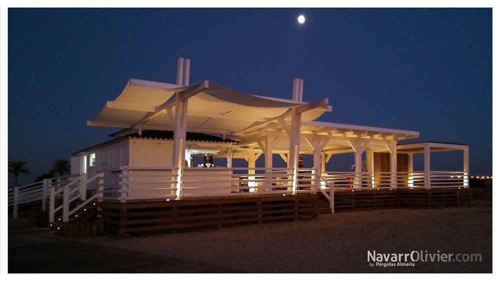 Pergola con velas en microperforado