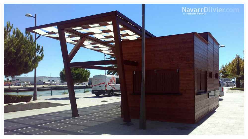 Chiringuito de madera fijo para paseo maritimo en Cadiz