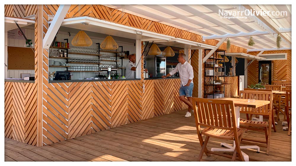 Chiringuito de diseño con fachada ventilada para playa francesa