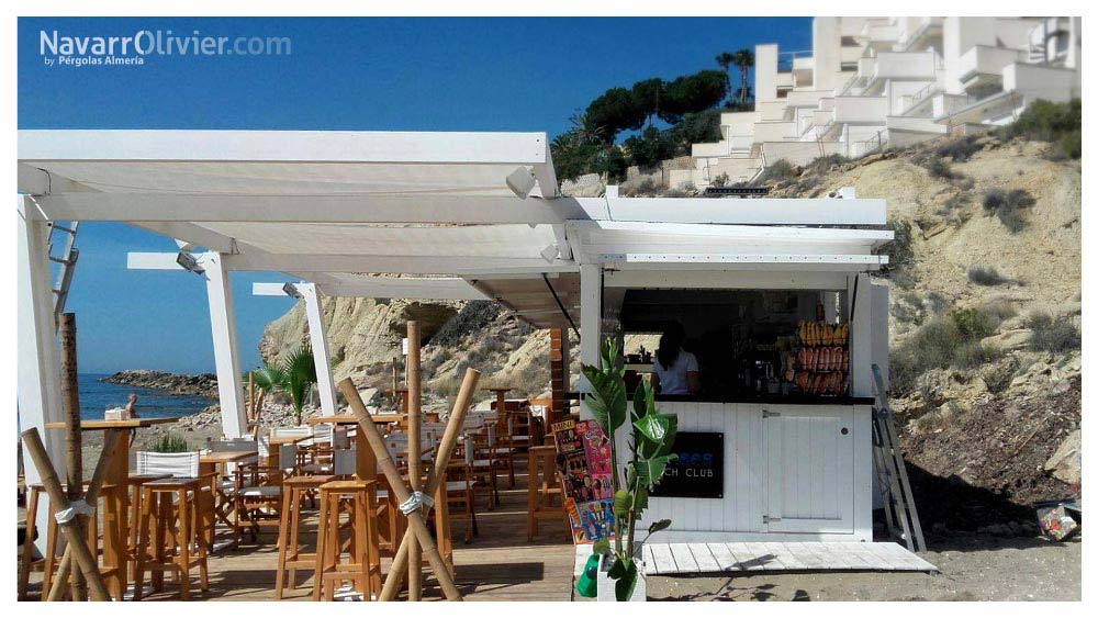 Chringuito de playa en Valencia con pérgola